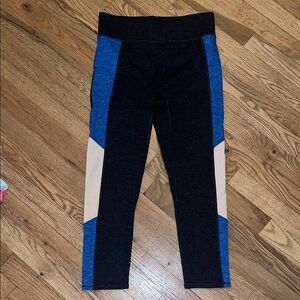 We Over Me Color-block Capri Leggings Size M